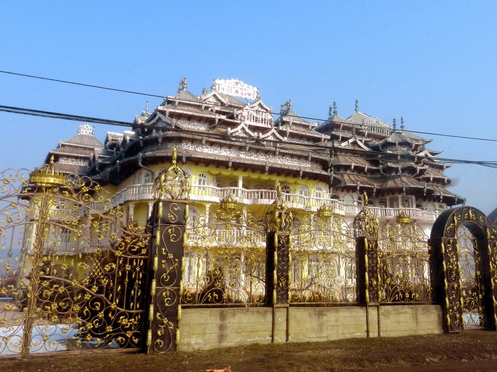 Gypsy Palace, Romania