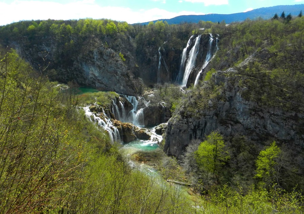 https://theincrediblylongjourney.com///wp-content/uploads/2015/08/Plitvice-Lakes-National-Park-Croatia-1024x719.jpg