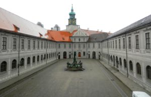 fountain-courtyard-munich-residenz-germany