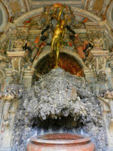shell-fountain-grotto-courtyard-munich-residenz-germany