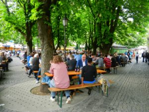 viktualienmarkt-beergarden-munich-germany
